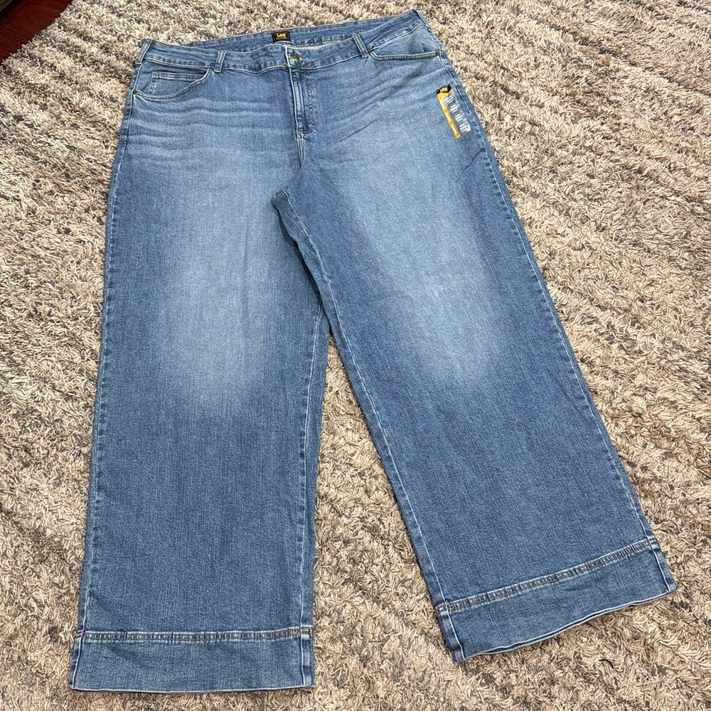 Lee Women's light wash wide leg trouser Jeans sz 28 long - Picture 2 of 11